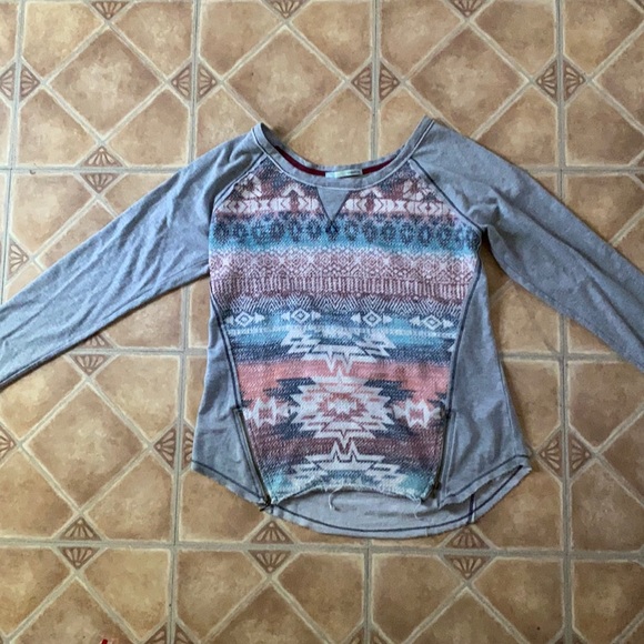 A cool tone patterned long sleeve - Picture 1 of 1